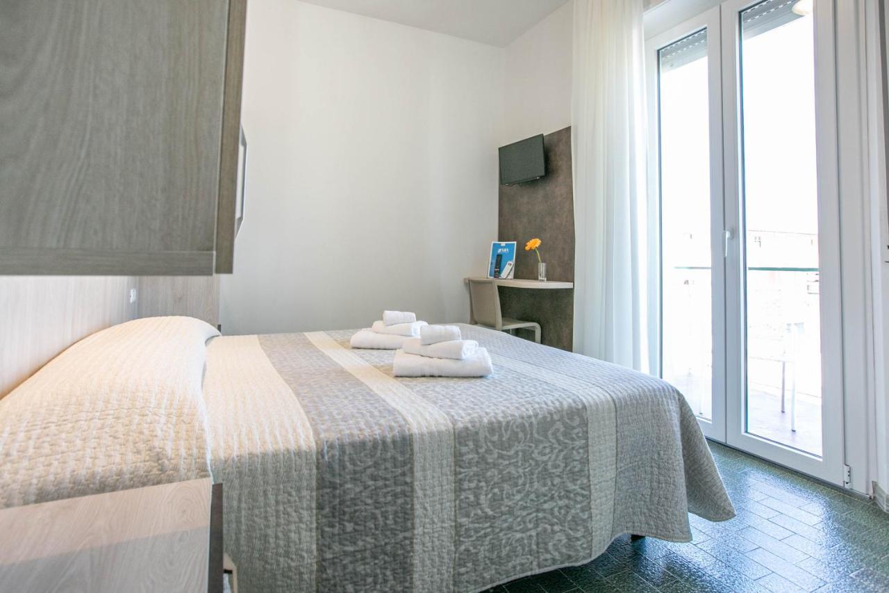 Hotel Mara Rimini Bagian luar foto