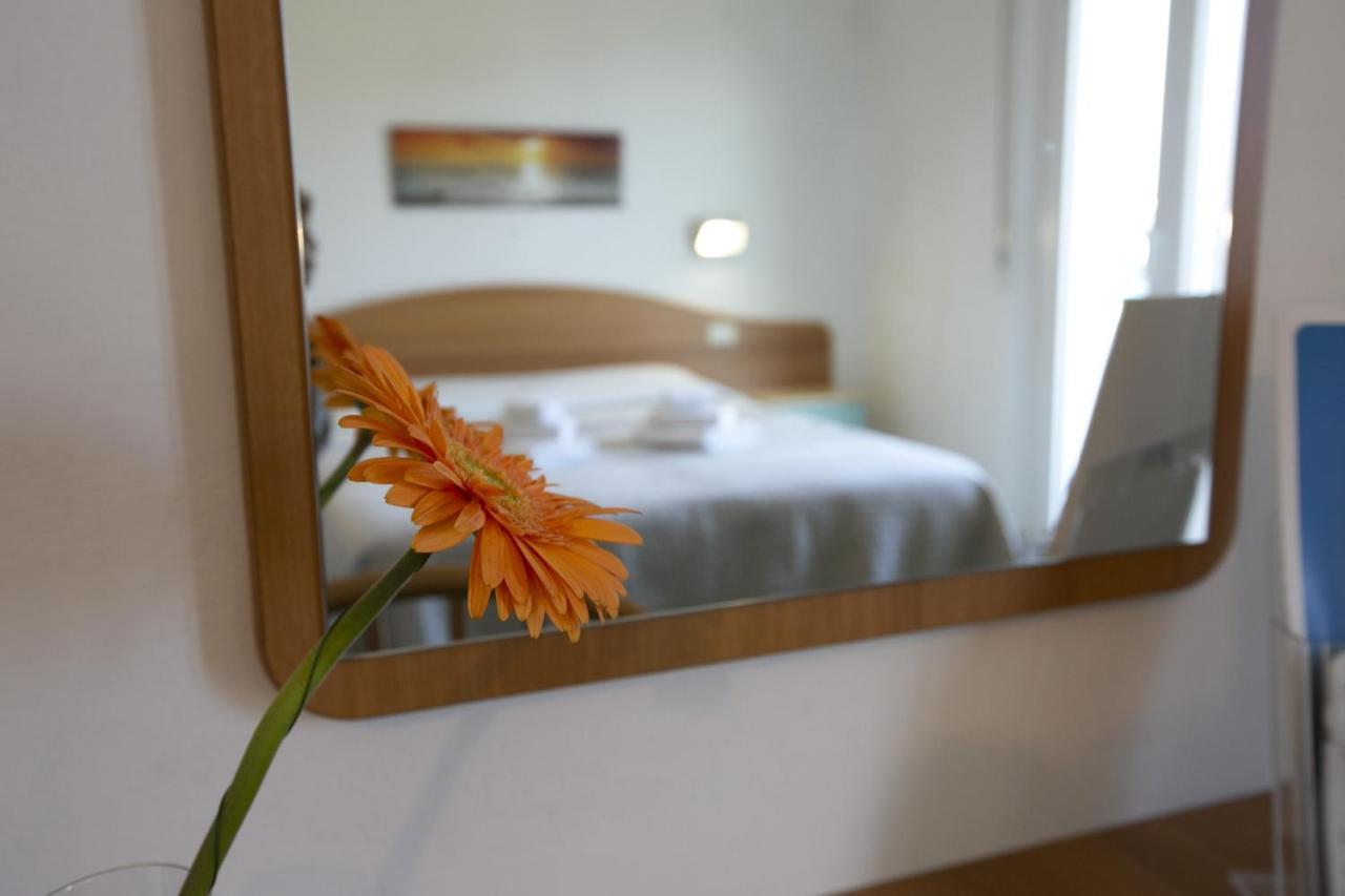 Hotel Mara Rimini Bagian luar foto