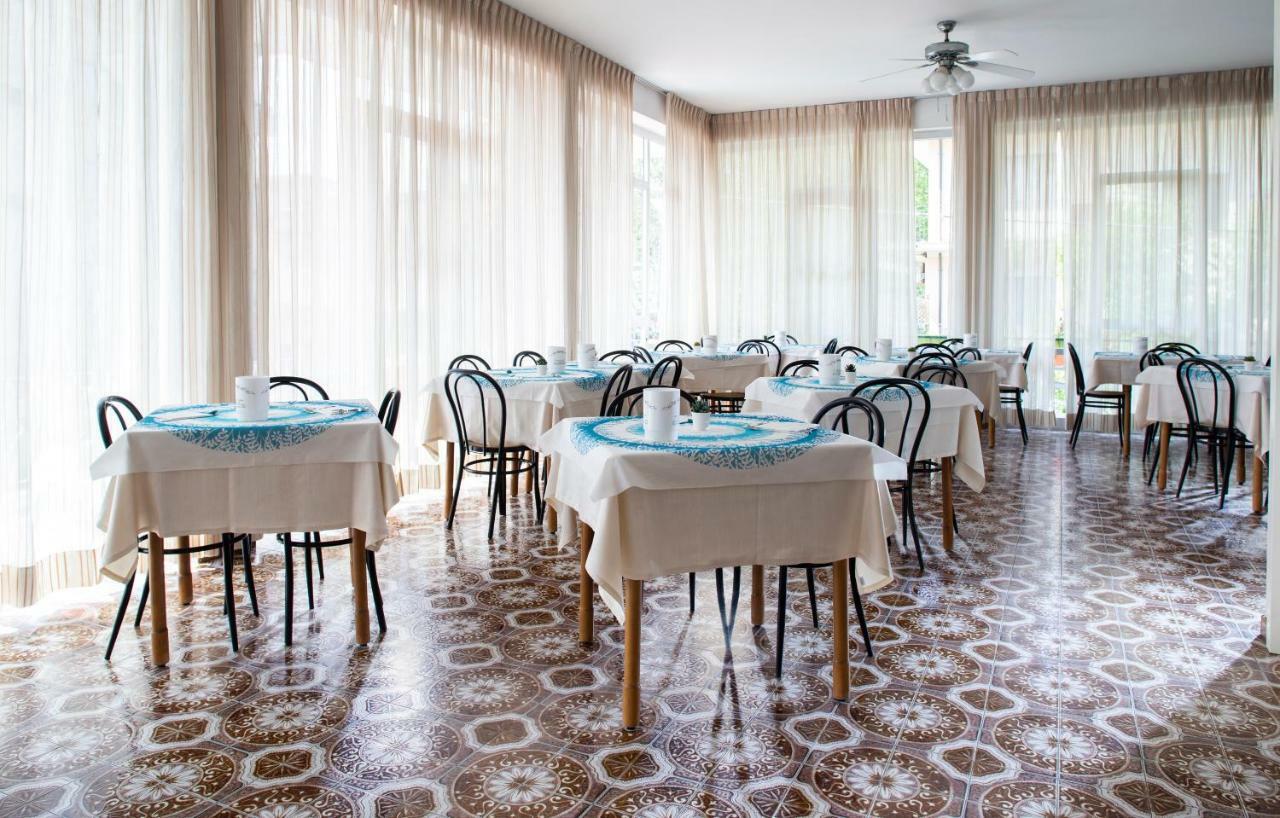 Hotel Mara Rimini Bagian luar foto