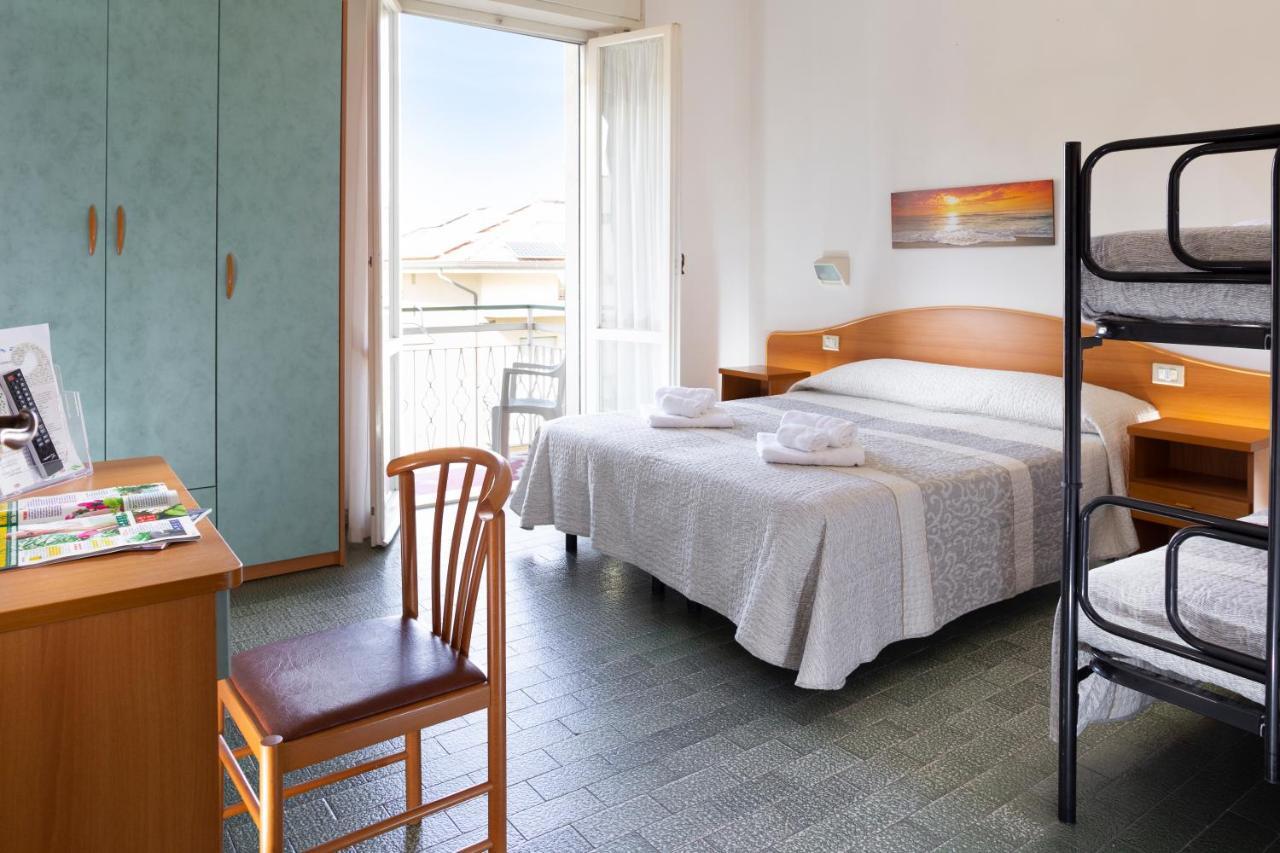 Hotel Mara Rimini Bagian luar foto